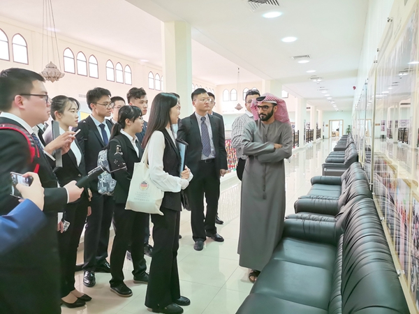 中国高校师生详细了解阿联酋历史文化、经济社会发展等信息。（西北工业大学供图）
